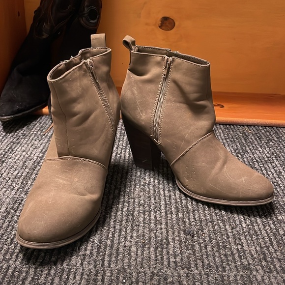 Call it Spring Boots🔥 - Picture 3 of 3